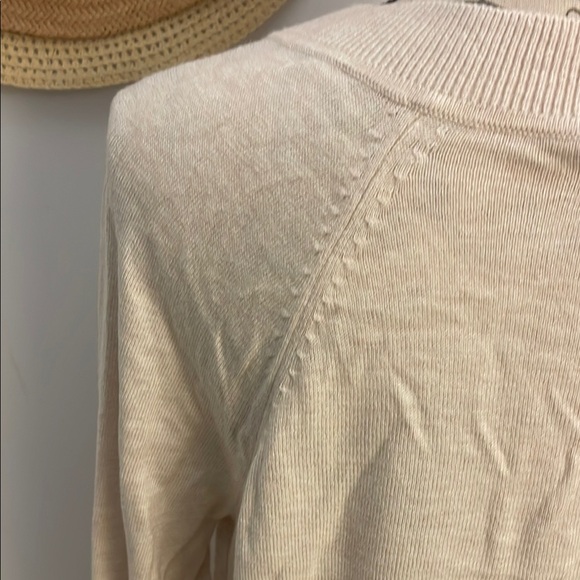 Banana Republic | NWT Women’s V Neck Cream Sweater Size Small - Picture 8 of 10